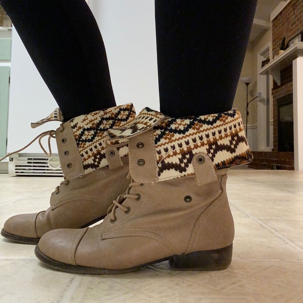 Combat boots